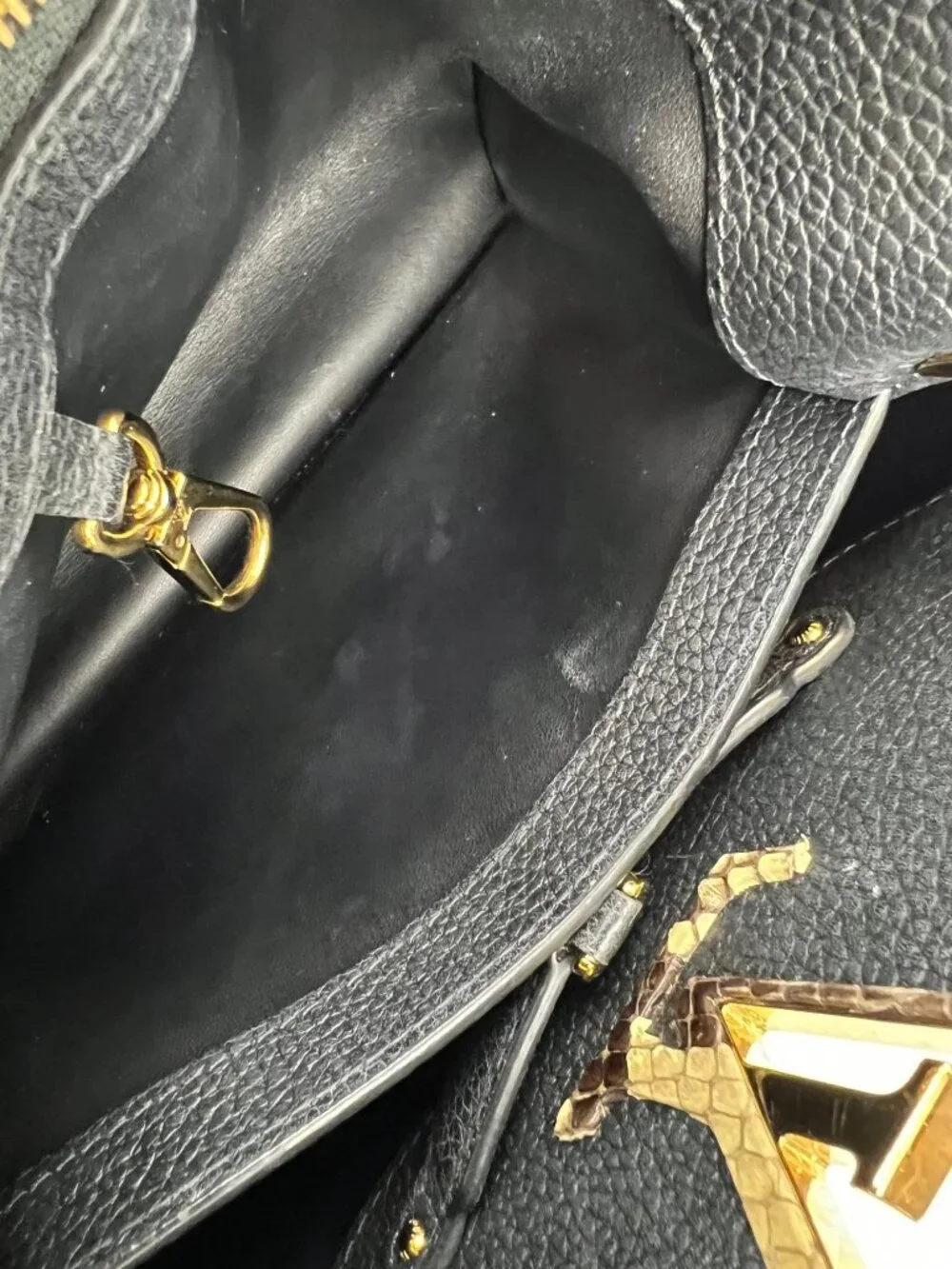 Louis Vuitton Taurillon Capucines MM Black Shoulder Bag